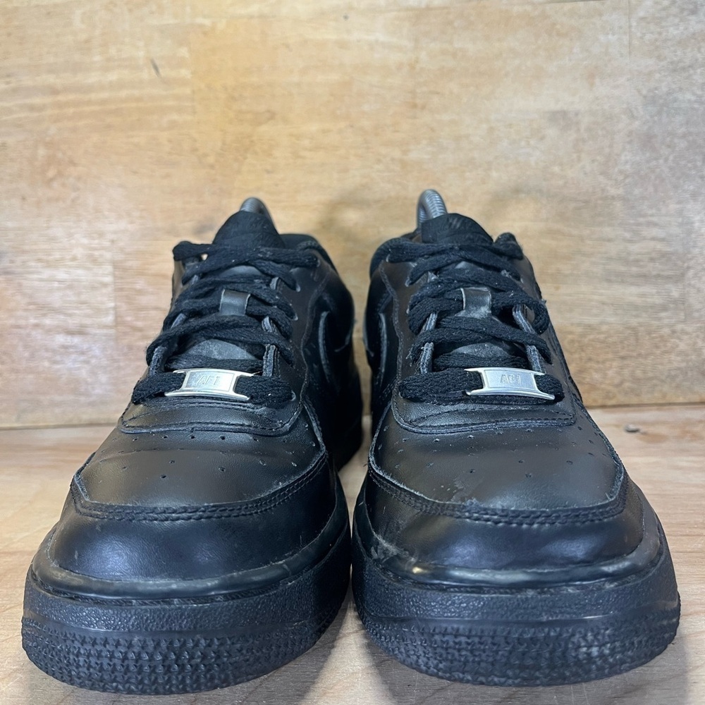 Nike Air Force 1 One Low Womens Size 8.5 (7Y) Shoes Sneakers Triple Black - Picture 2 of 10